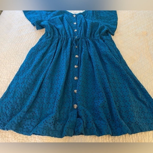 Terra & Sky dress, all cotton, fully lined. Eyelet fabric and pockets. Waist tie - Picture 2 of 9